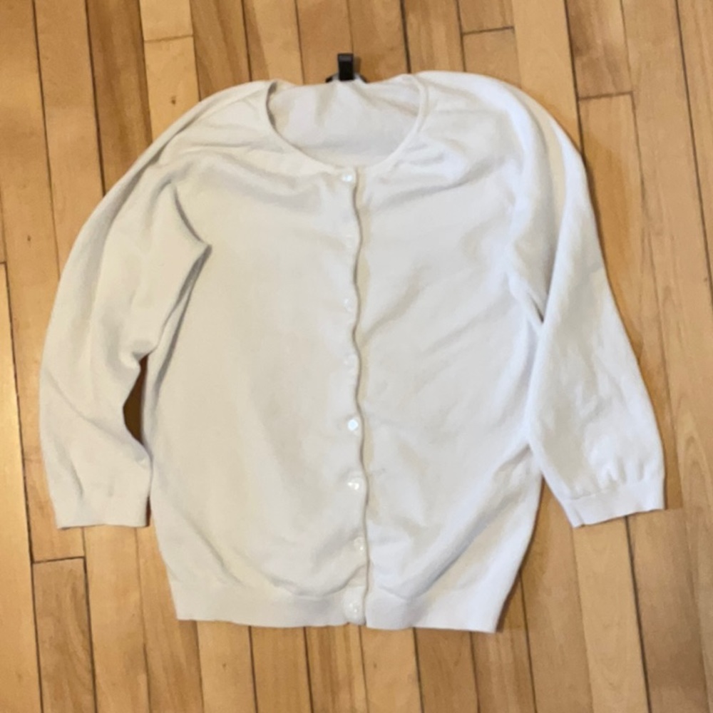 White cardigan, 3/4 length sleeves, vintage style